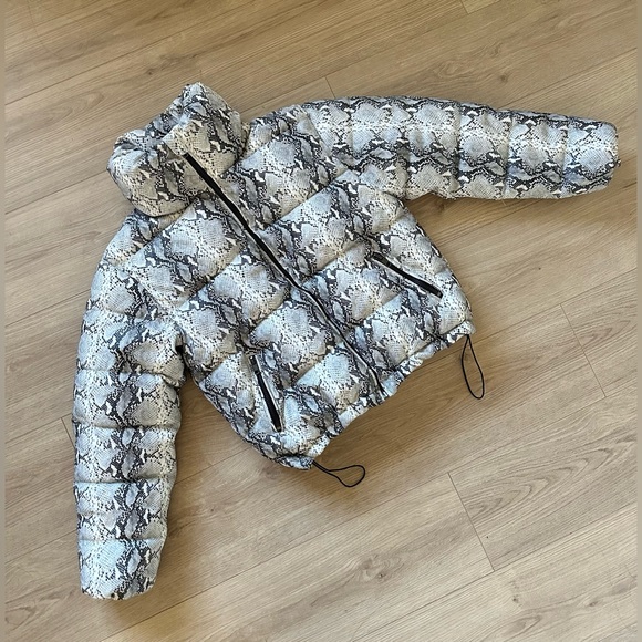ASOS Glamorous Faux Leather Snake Print Puffer Jacket S LIKE NEW - Picture 3 of 12